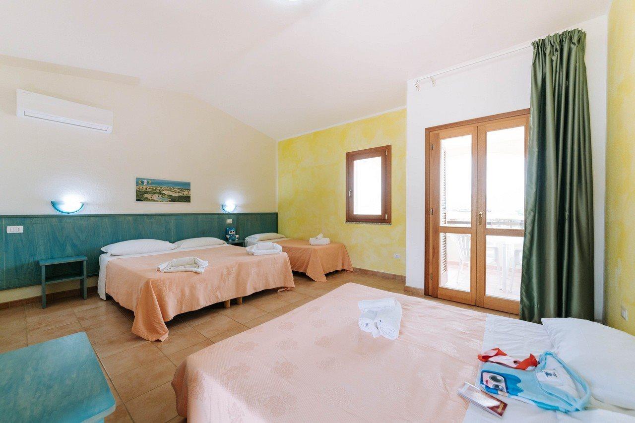 Baia Delle Mimose Aparthotel Badesi Exterior photo