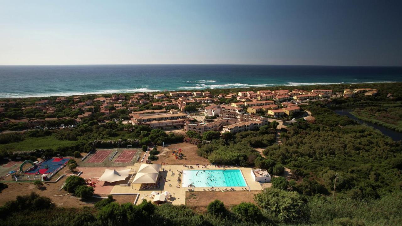 Baia Delle Mimose Aparthotel Badesi Exterior photo