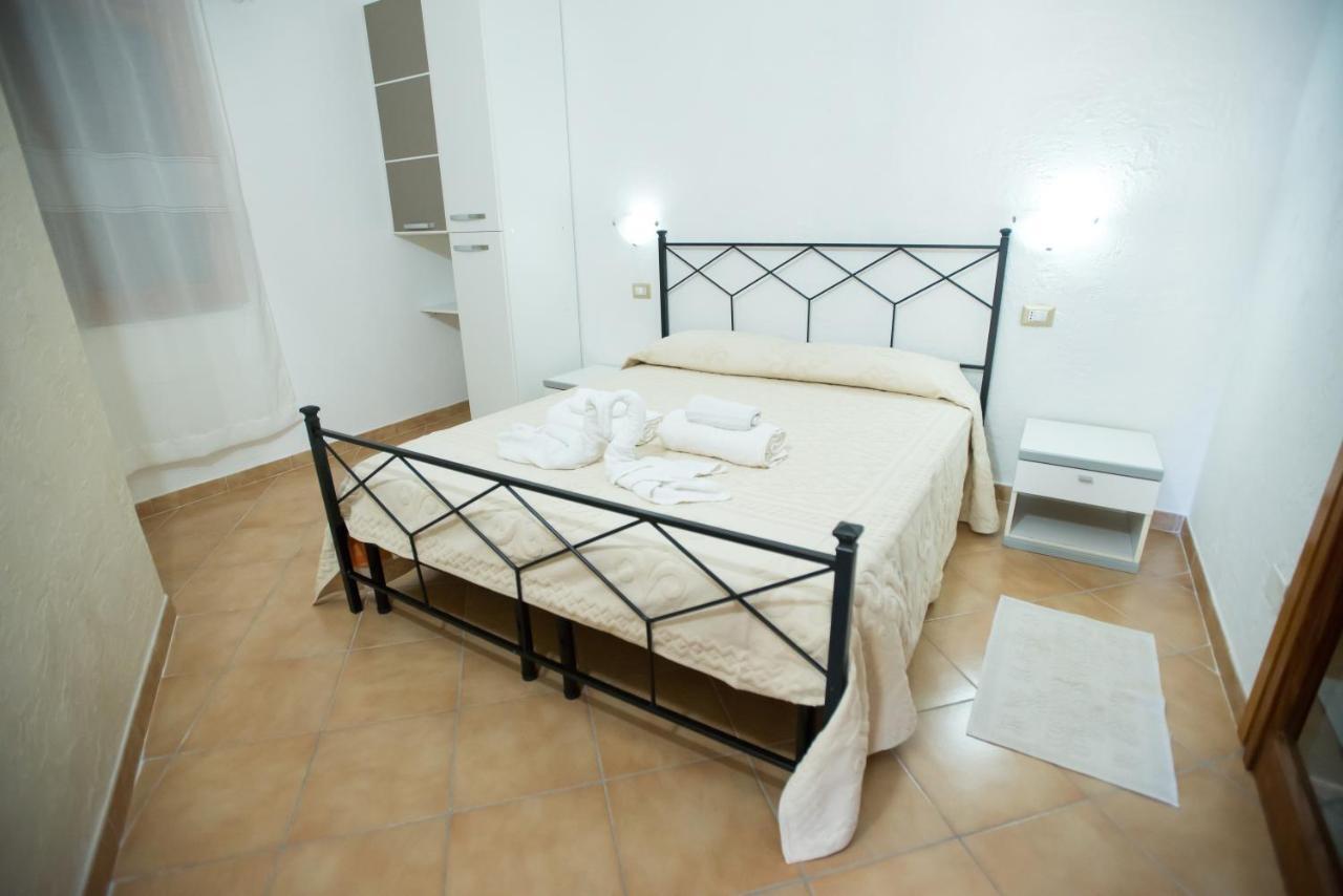 Baia Delle Mimose Aparthotel Badesi Exterior photo